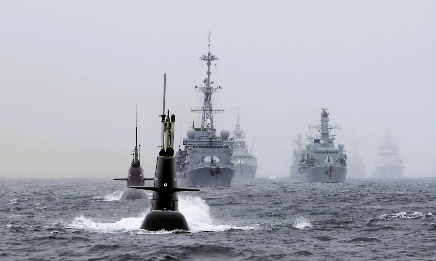 NATO-Flotte vor Rügen gesichtet - Was machen die Kriegsschiffe vor der deutschen Ferieninsel?