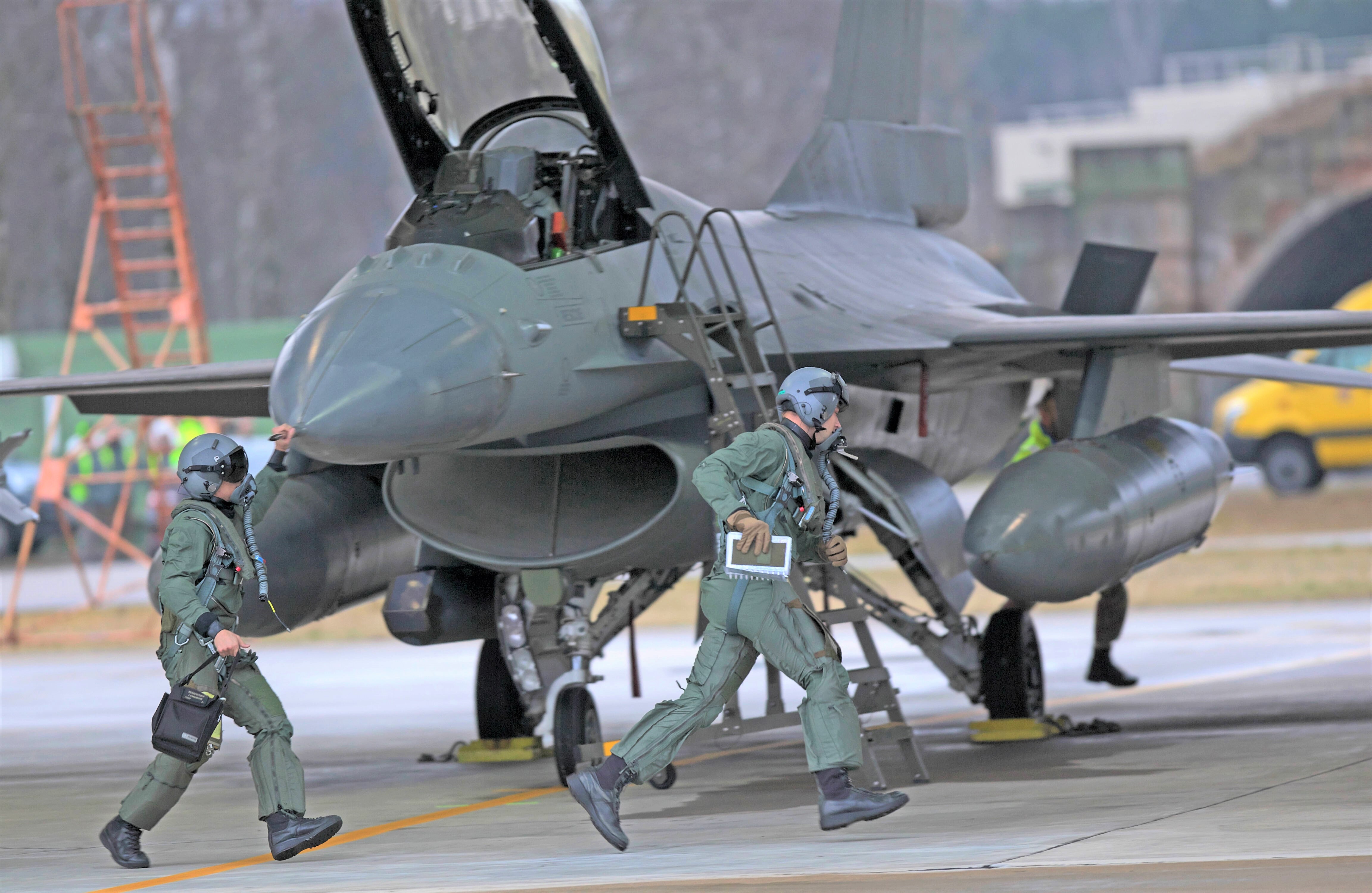 Tornado-Kampfjets im Tiefflug über Deutschland! Bürger besorgt - warum ist die Luftwaffe unterwegs?