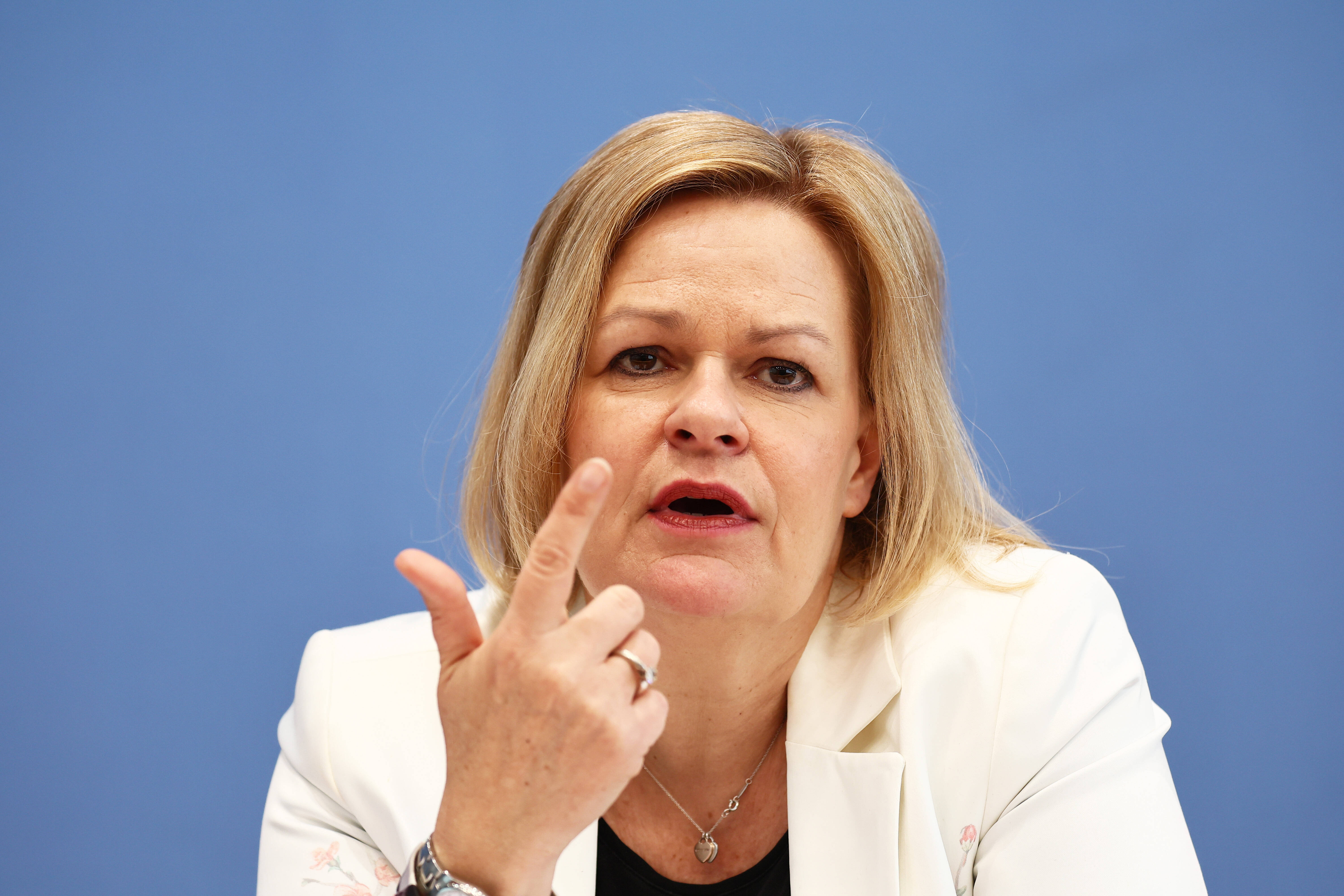 Innenministerin Faeser will die Grenzen schließen! Plötzlich sind Grenzkontrollen geplant!