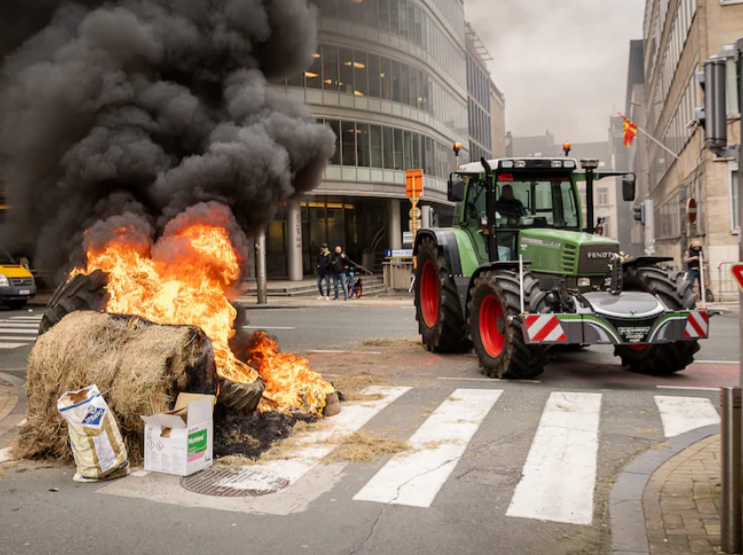 Deutsche Politikerin angegriffen! Wut-Mob attackiert Bundestags-Vizepräsidentin Göring-Eckardt!