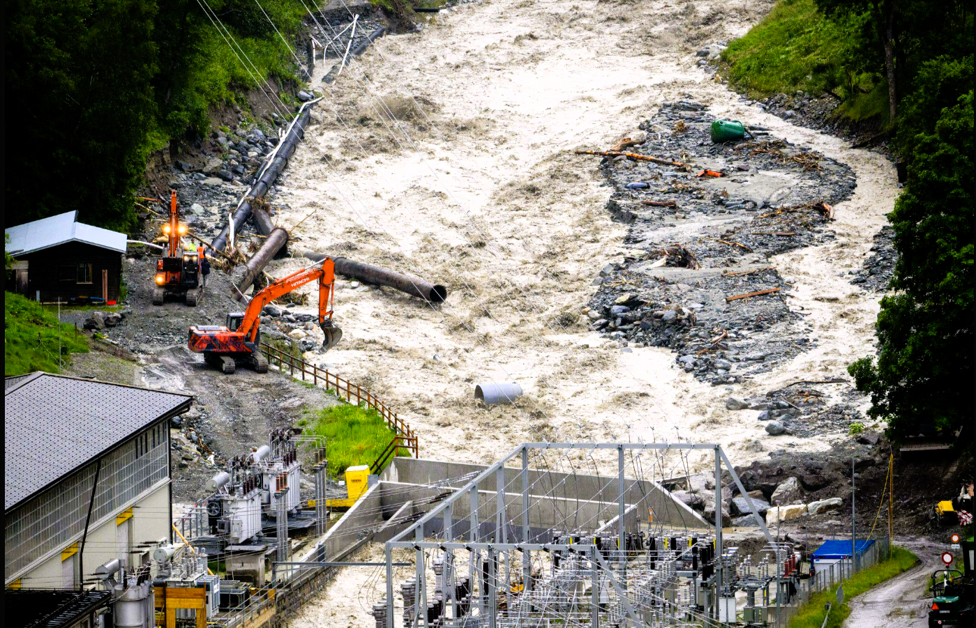 Schwere Unwetterverwüstungen! Schlammlawinen und Überschwemmungen, Zermatt von der Außenwelt abgeschlossen!