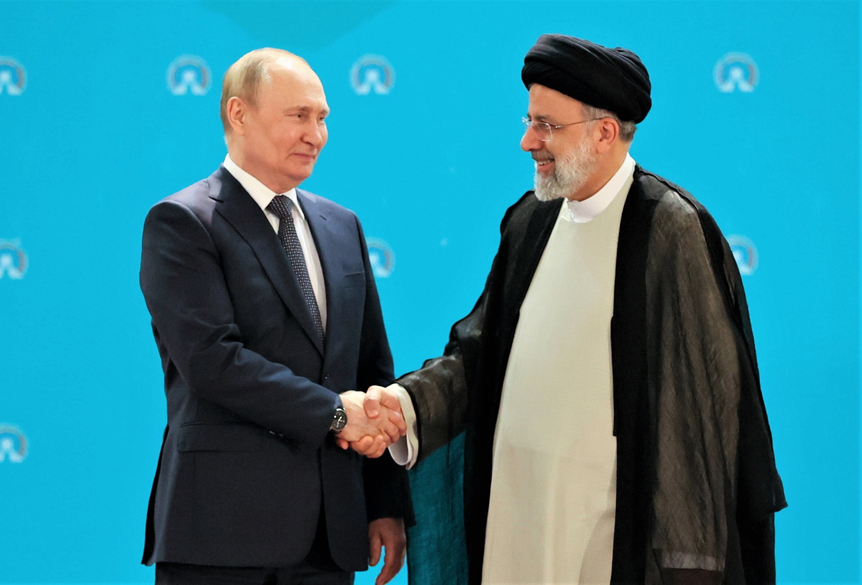 Putin schickt Flugzeug mit 138 Millionen Dollar Bargeld nach Teheran - Irrer Drohnen-Deal mit dem Iran!