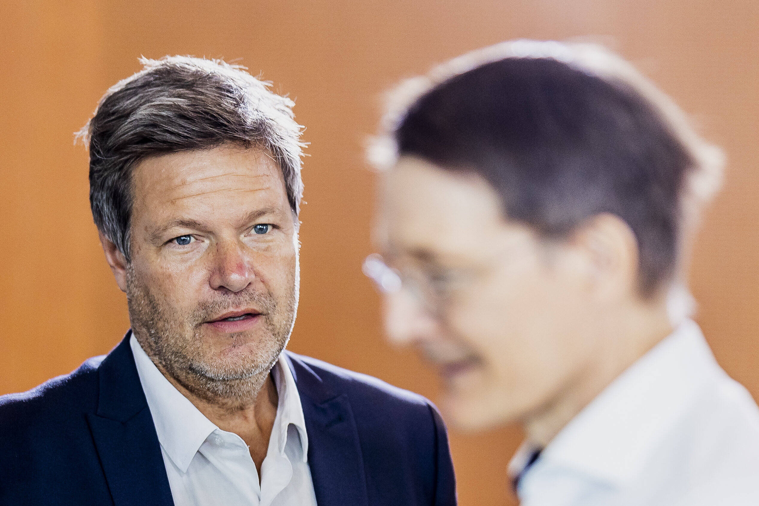 Muss Lauterbach zurücktreten? Gesundheitsminister zieht die Corona-Pandemie künstlich in die Länge!