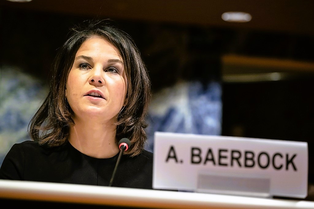 Mutige Baerbock mit Klartext in China! Peking muss Druck auf Russland für Frieden machen