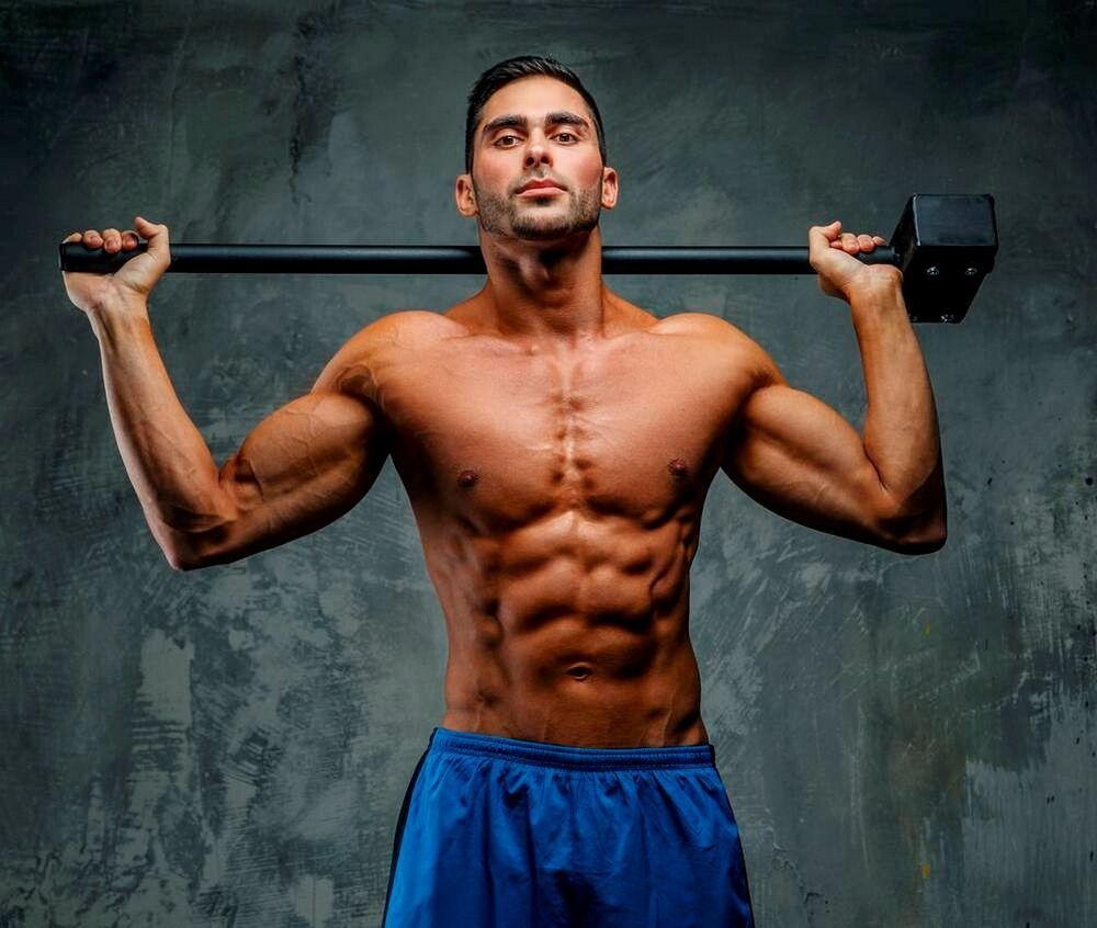 Nackter Mann greift Polizeibeamte mit einer Hantel an - Bizarrer Vorfall in Gelsenkirchen!