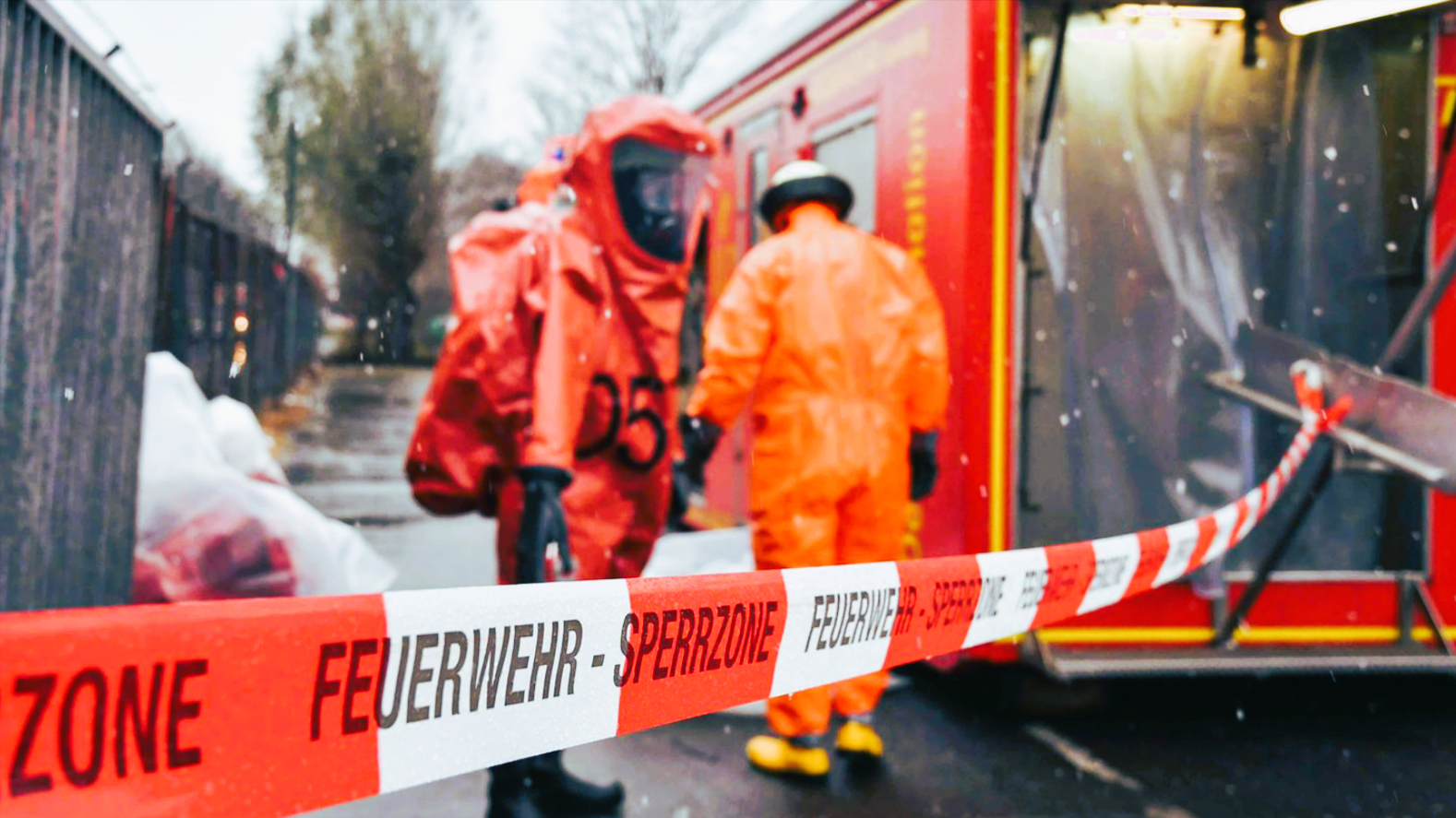 Giftwolke über NRW! Chemiefabrik explodiert! Feuerwehr warnt die Bevölkerung vor giftige Gasen! Rettungskräfte verletzt!