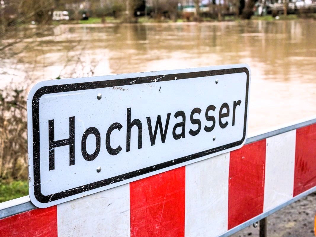 Neue Unwetterwarnung für Deutschland - "Gruselwetter" geht weiter, für erstaunlich lange Zeit!