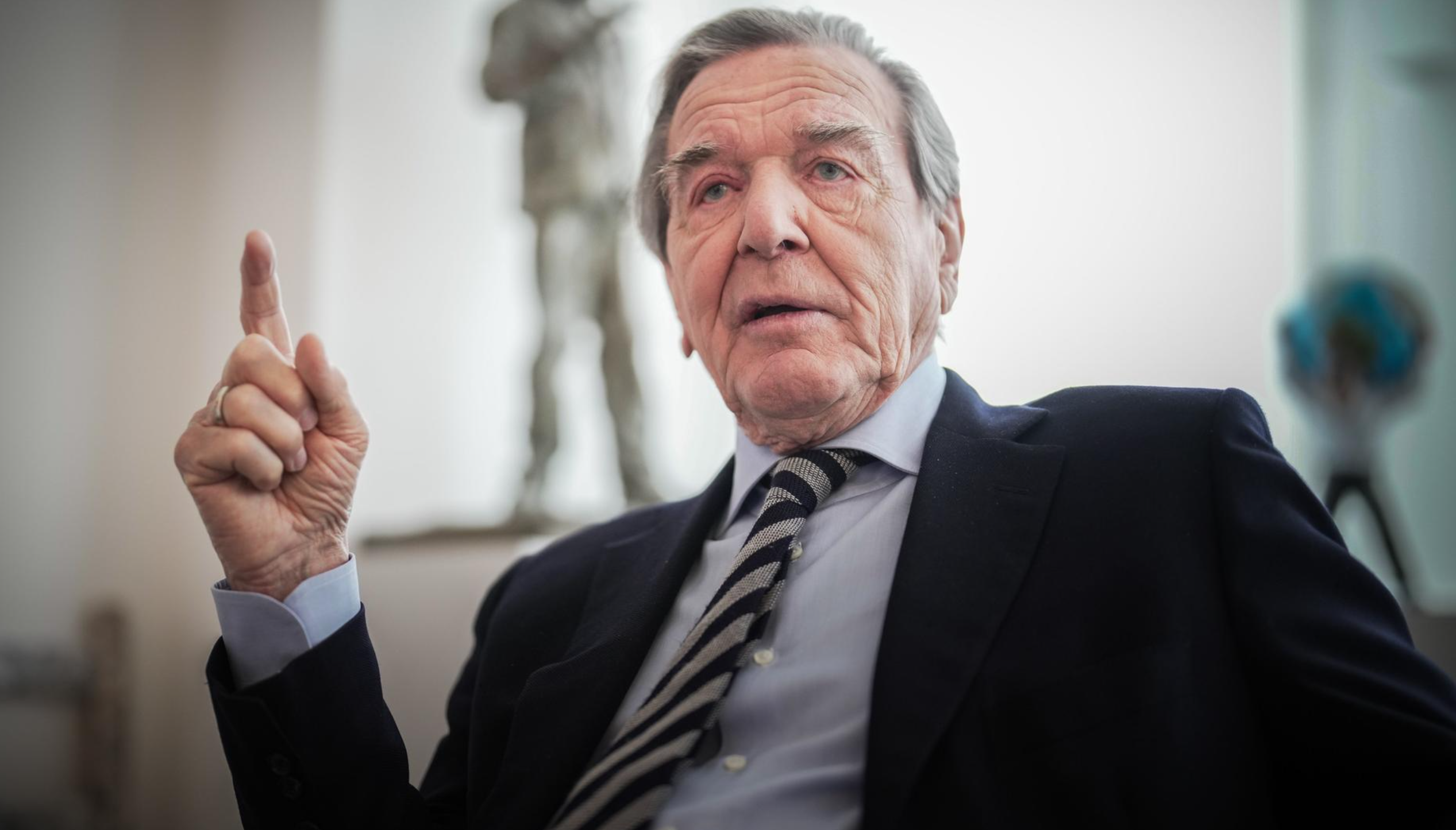 Wirbel um Altkanzler! Schröder verhindert Dokumenten-Einsicht - geht es um Putin?